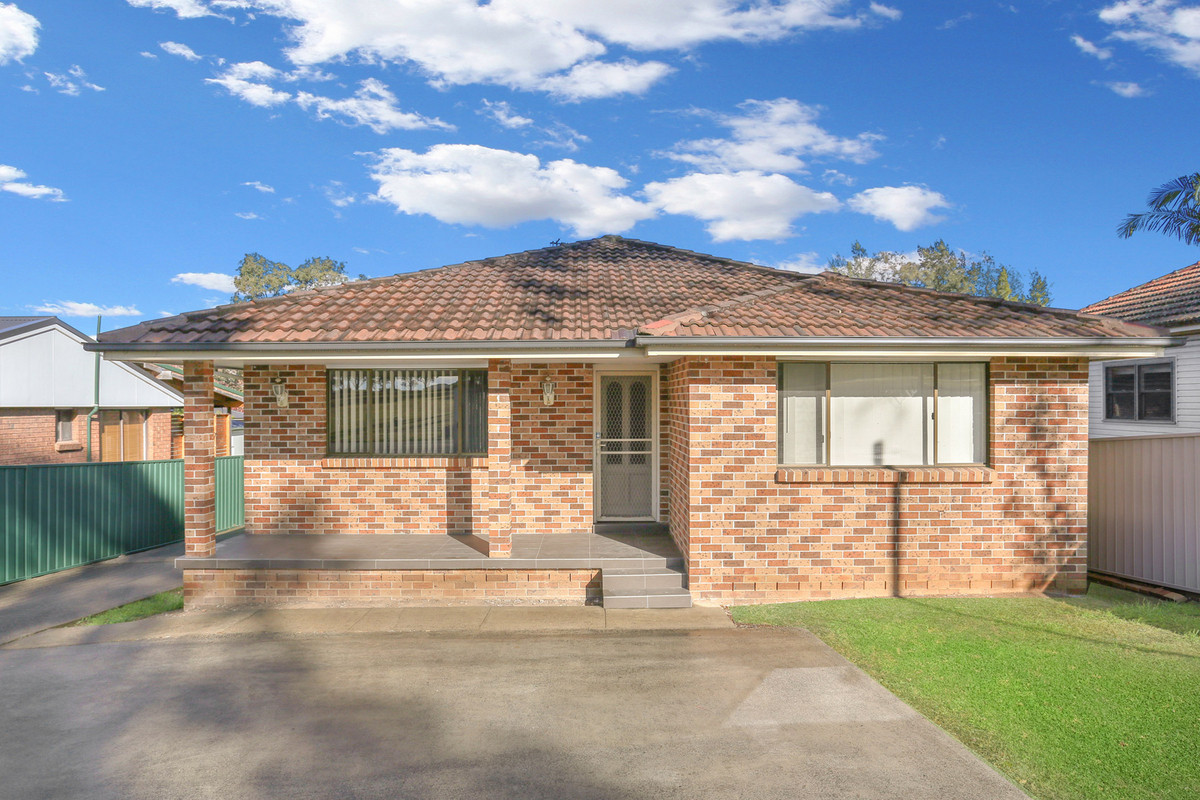 Golden Opportunity for Investors or First Home Buyers in Riverstone!