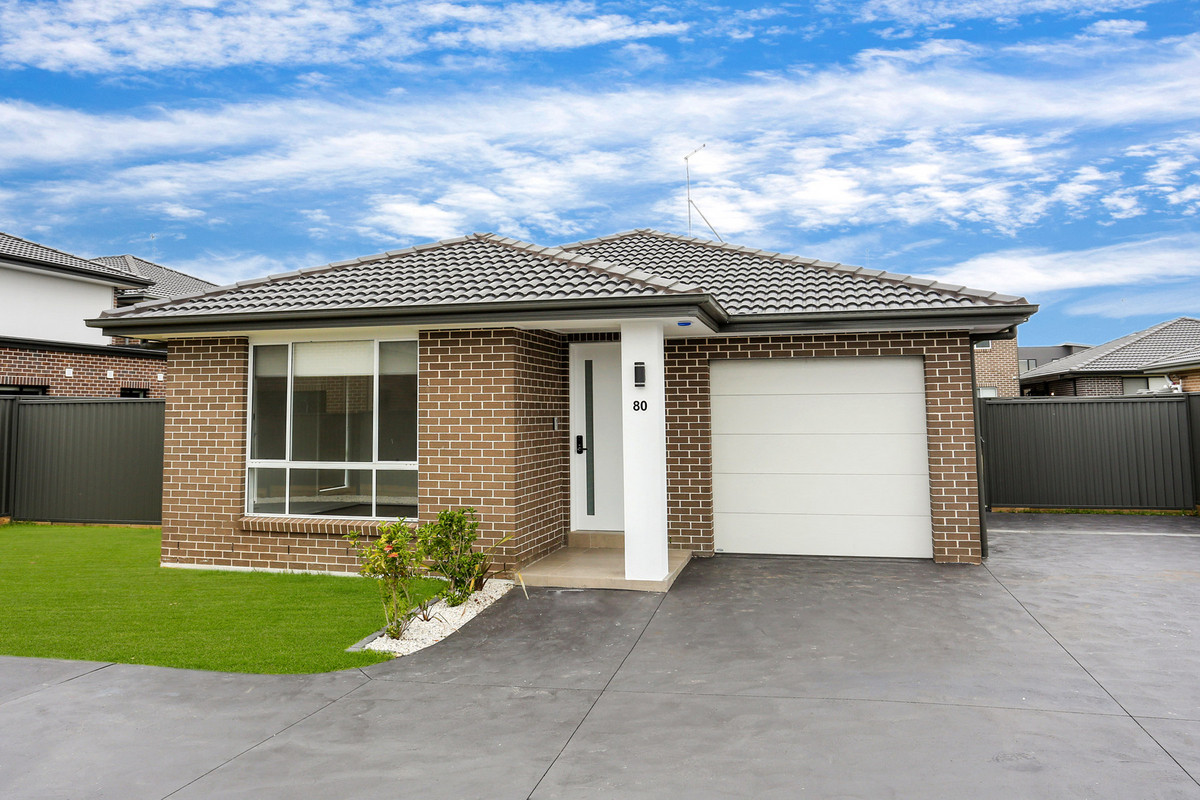 Beautiful Brand New 4-Bedroom, 2-Bathroom Single-Storey House with Spacious Backyard for Rent!