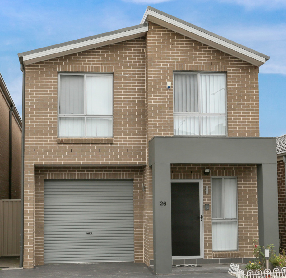 Spacious 4-Bedroom Townhouse in Riverbank Public school and The Ponds High School Catchmentchment!